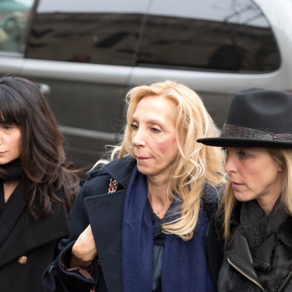 Sylvie Elias avec sa fille Déborah Marshall aux obsèques de Michèle Morgan en l'église Saint-Pierre de Neuilly-sur-Seine, le 23 décembre 2016.