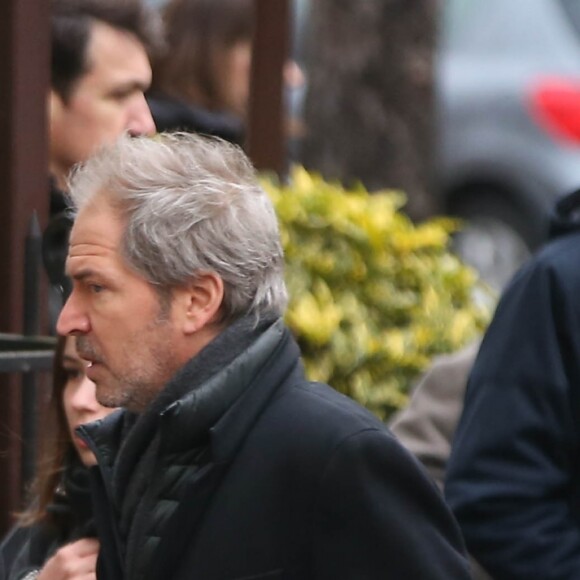Christopher Thompson et sa femme Géraldine Pailhas aux obsèques de Michèle Morgan en l'église Saint-Pierre de Neuilly-sur-Seine, le 23 décembre 2016.