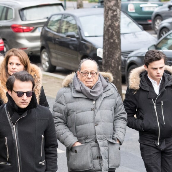François, arrière petit-fils de Michèle Morgan, Samantha Marshall, petite-fille de Michèle Morgan, et Alexandre, arrière petit-fils de Michèle Morgan aux obsèques de Michèle Morgan en l'église Saint-Pierre de Neuilly-sur-Seine, le 23 décembre 2016.