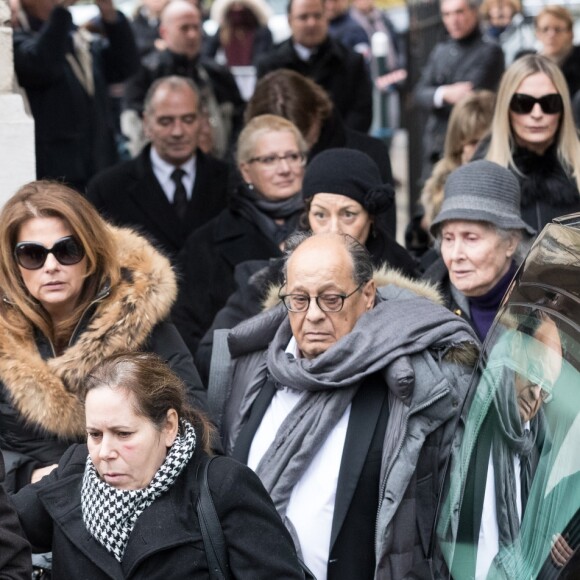 Paul Roussel, le frère de Michèle Morgan, Samantha Marshall, petite-fille de Michèle Morgan, Hélène Roussel, la soeur de Michèle Morgan - Sorties des obsèques de Michèle Morgan en l'église Saint-Pierre de Neuilly-sur-Seine. Le 23 décembre 2016