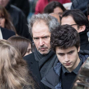 Christopher Thompson - Sorties des obsèques de Michèle Morgan en l'église Saint-Pierre de Neuilly-sur-Seine. Le 23 décembre 2016