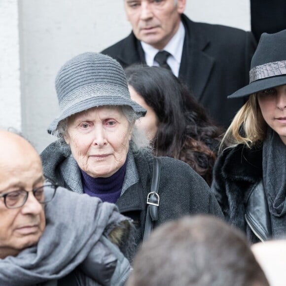 Hélène Roussel, la soeur de Michèle Morgan, et Déborah Marshall, petite-fille de Michèle Morgan - Sorties des obsèques de Michèle Morgan en l'église Saint-Pierre de Neuilly-sur-Seine. Le 23 décembre 2016