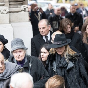 Hélène Roussel, la soeur de Michèle Morgan, la fille de Samantha Marshall et Déborah Marshall, petite-fille de Michèle Morgan - Sorties des obsèques de Michèle Morgan en l'église Saint-Pierre de Neuilly-sur-Seine. Le 23 décembre 2016