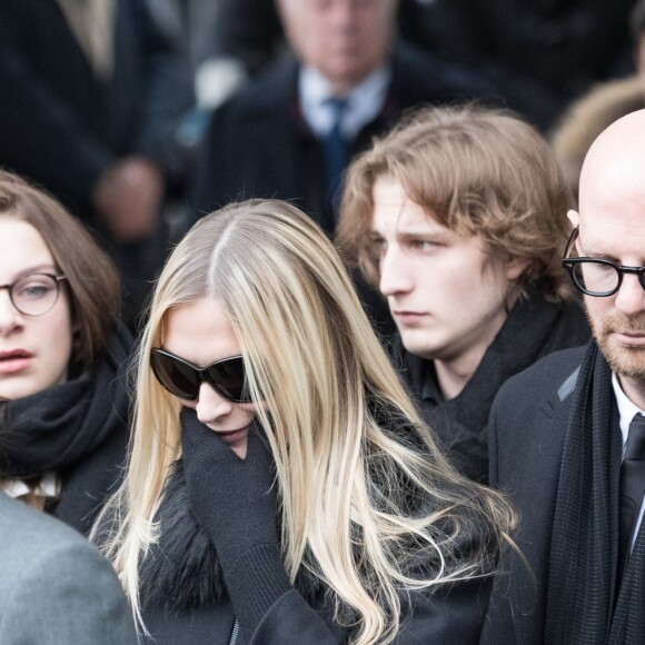William Marshall, Jessie-Lee Marshall, Sarah Marshall, Peter-Morgan Marshall - Sorties des obsèques de Michèle Morgan en l'église Saint-Pierre de Neuilly-sur-Seine. Le 23 décembre 2016