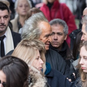 Albert Koski et Christopher Thompson - Sorties des obsèques de Michèle Morgan en l'église Saint-Pierre de Neuilly-sur-Seine. Le 23 décembre 2016