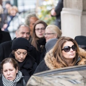 Paul Roussel, le frère de Michèle Morgan accompagnée d'Isabelle qui s'est occupée de Michèle Morgan pendant 30 ans, Samantha Marshall, petite-fille de Michèle Morgan - Sorties des obsèques de Michèle Morgan en l'église Saint-Pierre de Neuilly-sur-Seine. Le 23 décembre 2016