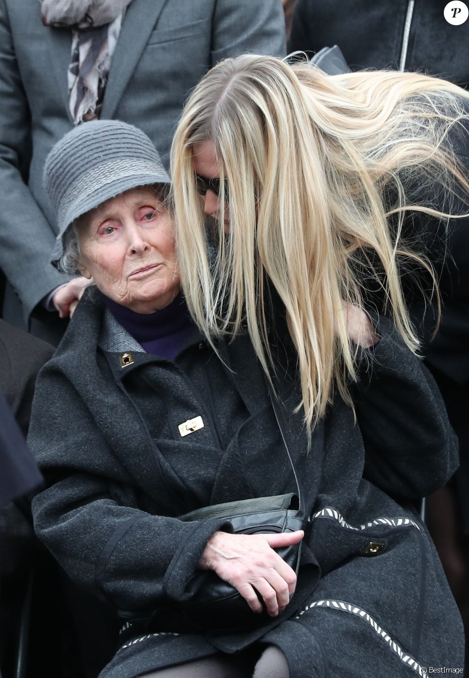 Qui Est Le Compagnon De Sarah Marshall Hélène Roussel (la soeur de Michèle Morgan) et Sarah Marshall lors des  obsèques de Michèle Morgan, enterrée au côté de son compagnon Gérard Oury,  au cimetière d - Purepeople