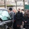 Sarah Marshall, William Marshall et Charlotte Messica (arrière petite-fille de Michèle Morgan) lors des obsèques de Michèle Morgan, enterrée au côté de son compagnon Gérard Oury, au cimetière du Montparnasse. Paris, le 23 décembre 2016.