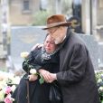 Paul Roussel (le frère de Michèle Morgan) et Isabelle lors des obsèques de Michèle Morgan, enterrée au côté de son compagnon Gérard Oury, au cimetière du Montparnasse. Paris, le 23 décembre 2016.