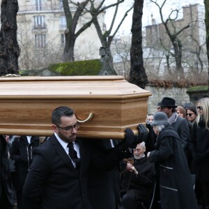 Obsèques de Michèle Morgan, enterrée au côté de son compagnon Gérard Oury, au cimetière du Montparnasse. Paris, le 23 décembre 2016.