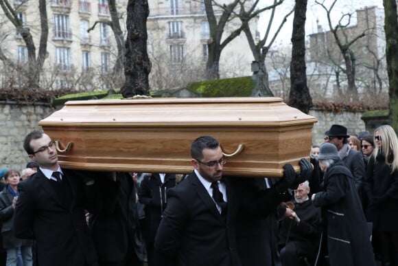 Obsèques de Michèle Morgan, enterrée au côté de son compagnon Gérard Oury, au cimetière du Montparnasse. Paris, le 23 décembre 2016.