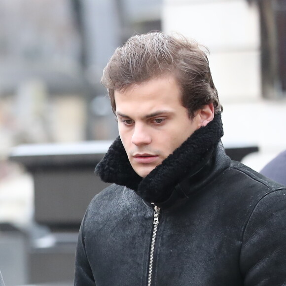 Nicolas, arrière petit-fils de Michèle Morgan lors des obsèques de Michèle Morgan, enterrée au côté de son compagnon Gérard Oury, au cimetière du Montparnasse. Paris, le 23 décembre 2016.