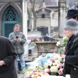 Paul Roussel (le frère de Michèle Morgan) et Isabelle lors des obsèques de Michèle Morgan, enterrée au côté de son compagnon Gérard Oury, au cimetière du Montparnasse. Paris, le 23 décembre 2016.
