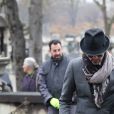 William Marshall, Hélène Roussel (la soeur de Michèle Morgan), François, arrière petit-fils de Michèle Morgan lors des obsèques de Michèle Morgan, enterrée au côté de son compagnon Gérard Oury, au cimetière du Montparnasse. Paris, le 23 décembre 2016.