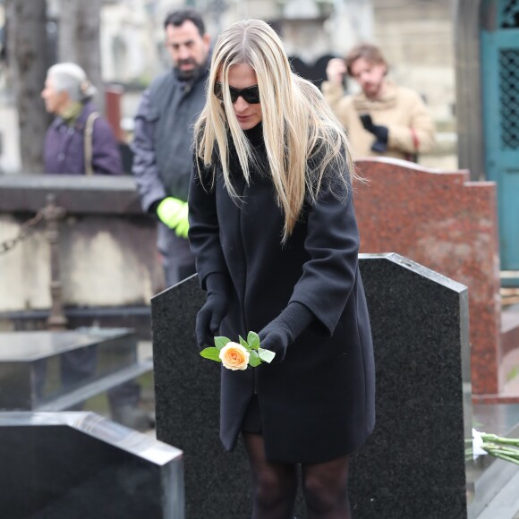 Sarah Marshall lors des obsèques de Michèle Morgan, enterrée au côté de son compagnon Gérard Oury, au cimetière du Montparnasse. Paris, le 23 décembre 2016.