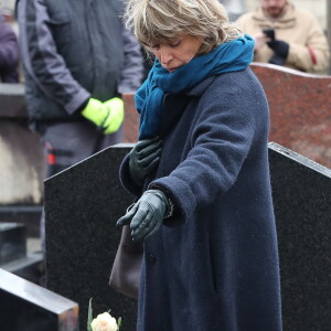 Danièle Thompson lors des obsèques de Michèle Morgan, enterrée au côté de son compagnon Gérard Oury, au cimetière du Montparnasse. Paris, le 23 décembre 2016.