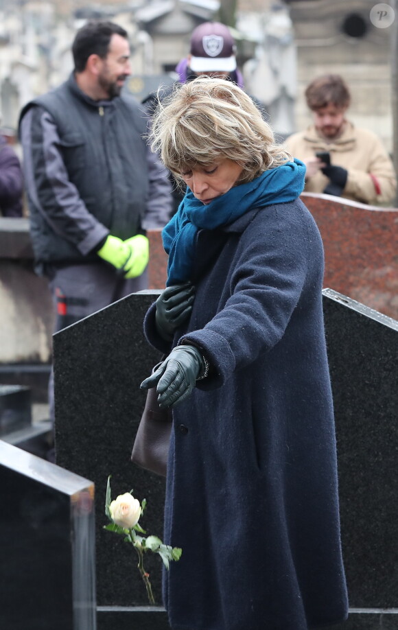 Danièle Thompson lors des obsèques de Michèle Morgan, enterrée au côté de son compagnon Gérard Oury, au cimetière du Montparnasse. Paris, le 23 décembre 2016.