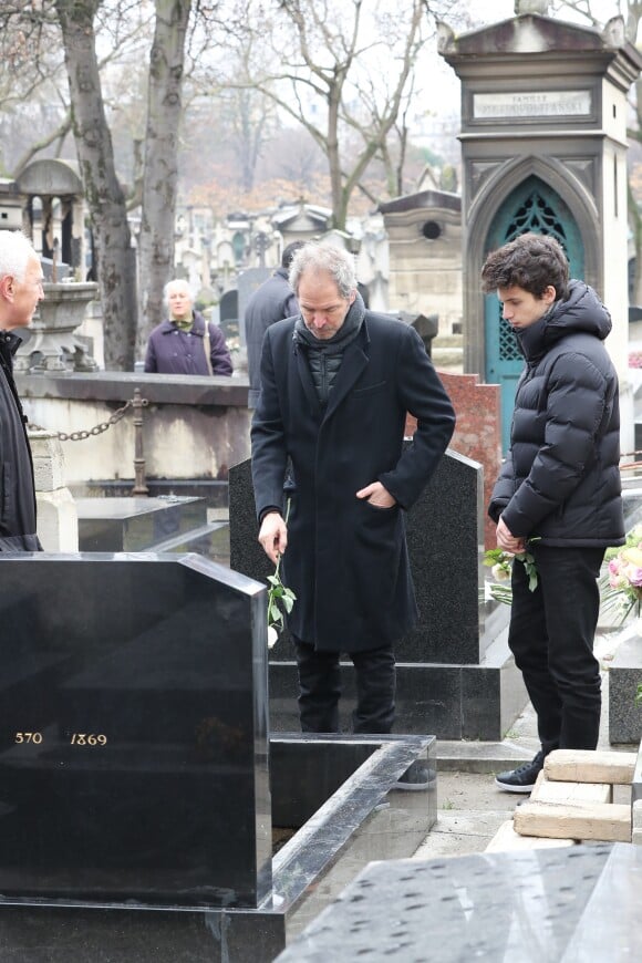 Christopher Thompson lors des obsèques de Michèle Morgan, enterrée au côté de son compagnon Gérard Oury, au cimetière du Montparnasse. Paris, le 23 décembre 2016.