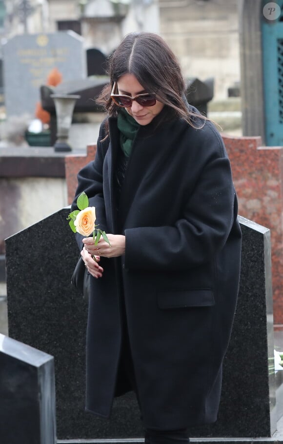 Géraldine Pailhas lors des obsèques de Michèle Morgan, enterrée au côté de son compagnon Gérard Oury, au cimetière du Montparnasse. Paris, le 23 décembre 2016.