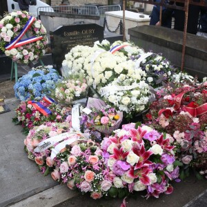 Obsèques de Michèle Morgan, enterrée au côté de son compagnon Gérard Oury, au cimetière du Montparnasse. Paris, le 23 décembre 2016.