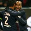 Lucas Moura et Thiago Silva pendant le match de Ligue 1 entre le Paris Saint-Germain (PSG) et FC Lorient au Parc des Princes à Paris, France, le 21 décembre 2016.