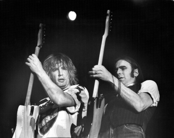 Status Quo (Rick Parfitt et Francis Rossi) en concert à Stockholm, le 4 mai 1984. Rick Parfitt est mort à 68 ans le 24 décembre 2016, dans un hôpital de Marbella (Espagne), des suites d'une septicémie.