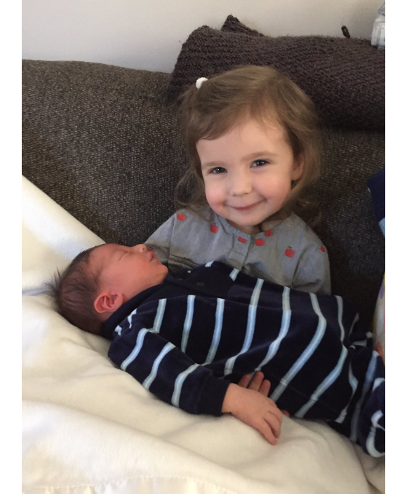 Jonas Krumholtz, le fils de David Krumholtz et de sa femme Vanessa Britting, né le 7 décembre 2016, avec sa grande soeur Pemma Mae.
