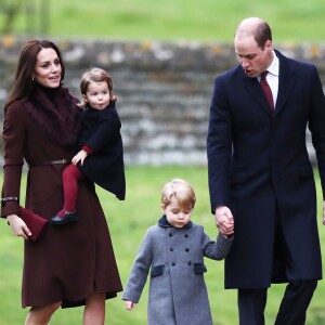 Le prince William, la duchesse Catherine et leurs enfants le prince George et la princesse Charlotte de Cambridge ont passé Noël avec les Middleton, se rendant le 25 décembre 2016 à la messe en l'église St Mark d'Englefield, dans le Berkshire.