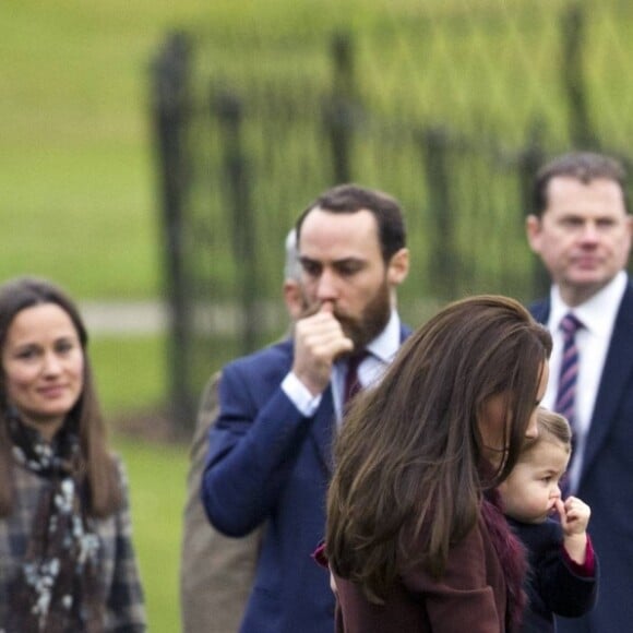 Le prince William, la duchesse Catherine et leurs enfants le prince George et la princesse Charlotte de Cambridge ont passé Noël avec les Middleton, se rendant le 25 décembre 2016 à la messe en l'église St Mark d'Englefield, dans le Berkshire.