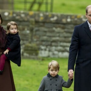 Le prince William, la duchesse Catherine et leurs enfants le prince George et la princesse Charlotte de Cambridge ont passé Noël avec les Middleton, se rendant le 25 décembre 2016 à la messe en l'église St Mark d'Englefield, dans le Berkshire.