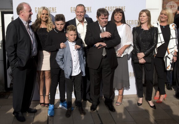Paul Gascoigne, en famille, assiste à la première du documentaire "Gascoigne", qui retrace sa vie de footballeur, à Londres, le 8 juin 2015