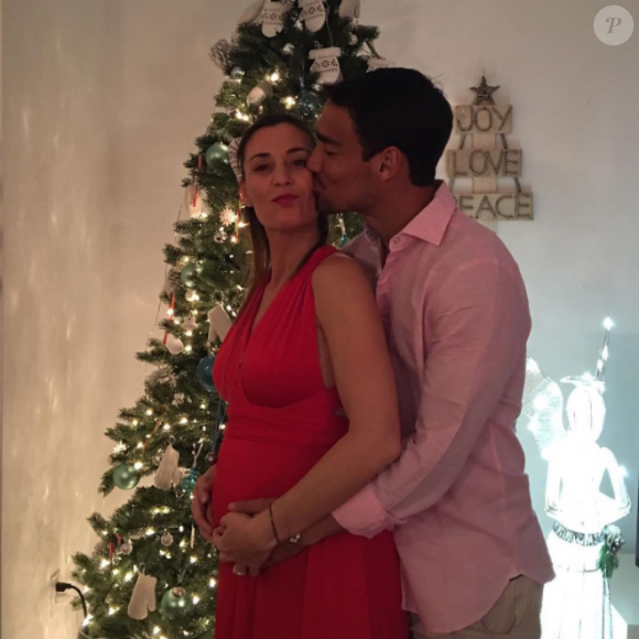Flavia Pennetta et Fabio Fognini, mariés depuis juin 2016, se préparent à accueillir en 2017 leur premier enfant. Pour souhaiter un joyeux Noël 2016 à leurs fans, ils ont dévoilé les premières rondeurs de madame. Photo Instagram.