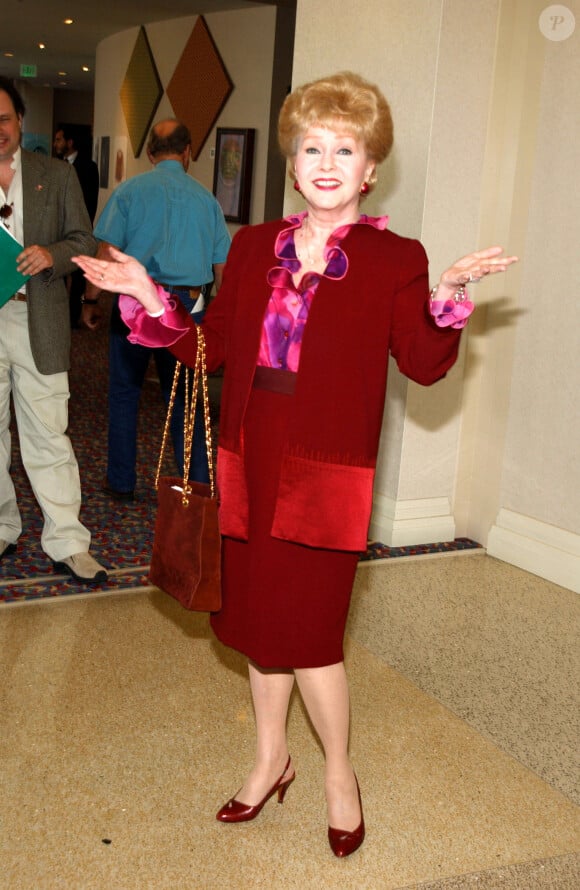 Debbie Reynolds à la soirée "Hollywood Chamber of Commerce 82nd Annual Meeting & Lifetime Achievement Luncheon" à Los Angeles le 26 mars 2003.