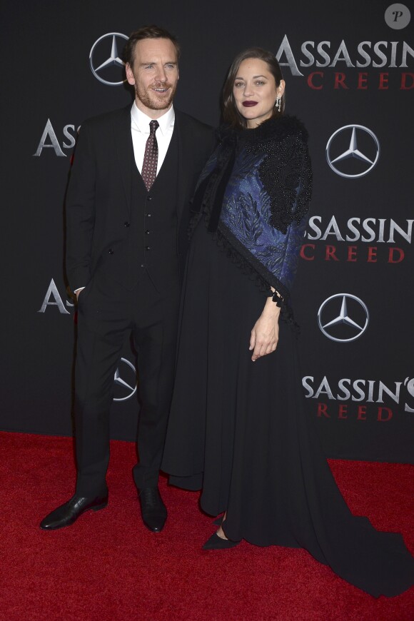 Michael Fassbender et Marion Cotillard (enceinte) lors de la première de ''Assassin's Creed'' au AMC Empire à New York, le 13 décembre 2016.