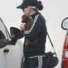 Exclusif - Katy Perry avec son chien dans les bras, quitte ses bureaux à Los Angeles, le 17 novembre 2016.