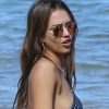 Jessica Alba profitant d'une journée à la plage avec ses deux filles, à Hawaï le 1er janvier 2017