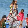 Exclusif - Jessica Alba, en bikini, et ses filles lors de leurs vacances à Hawaï avec des amis le 1er janvier 2017.