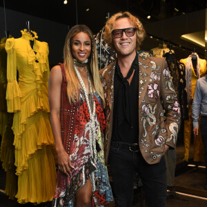 Ciara, Peter Dundas au défilé Roberto Cavalli collection prêt-à-porter printemps-été 2017 à Milan, le 22 septembre 2016.