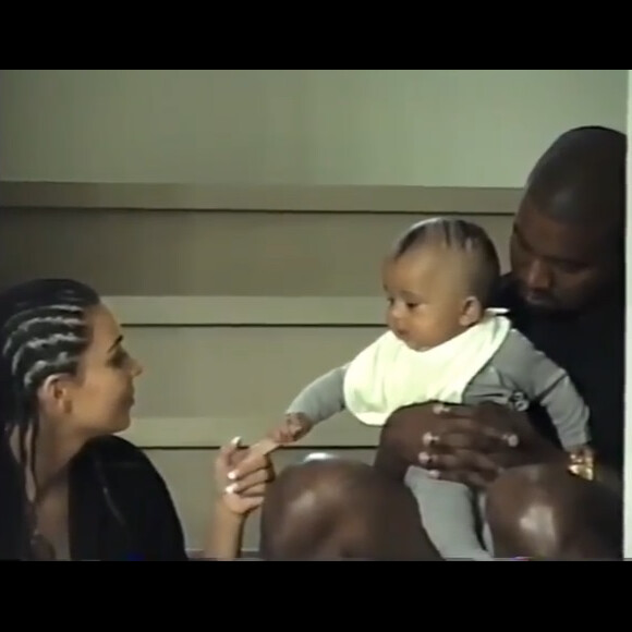 Kim Kardashian et Kanye West avec leur fils Saint (1 an) dans une nouvelle vidéo de famille publiée le 3 janvier 2017 sur le site internet officiel de Kim Kardashian