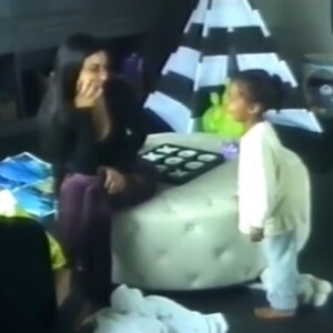 Kim Kardashian avec sa fille North (3 ans) dans une nouvelle vidéo de famille publiée le 3 janvier 2017 sur son site internet officiel
