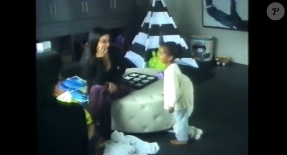 Kim Kardashian avec sa fille North (3 ans) dans une nouvelle vidéo de famille publiée le 3 janvier 2017 sur son site internet officiel