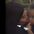 Kim Kardashian embrassant son fils Saint (1 an) dans une nouvelle vidéo de famille publiée le 3 janvier 2017 sur son site internet officiel