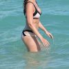 Daisy Lowe profite d'une journée ensoleillée sur la plage de Miami, le 2 janvier 2017.