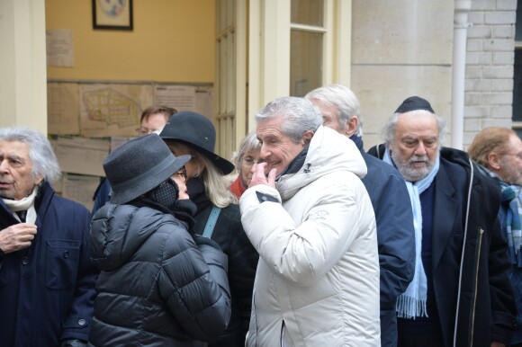 Nicole Croisille, Claude Lelouch et Norbert Saada lors de la cérémonie religieuse en hommage à Pierre Barouh au cimetière de Montmartre à Paris le 4 janvier 2017.