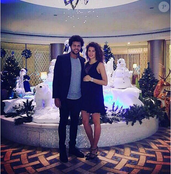 Jo-Wilfried Tsonga fête Noël avec sa compagne,  Noura El Swekh, enceinte de leur premier enfant. Photo postée sur Instagram en décembre 2016.