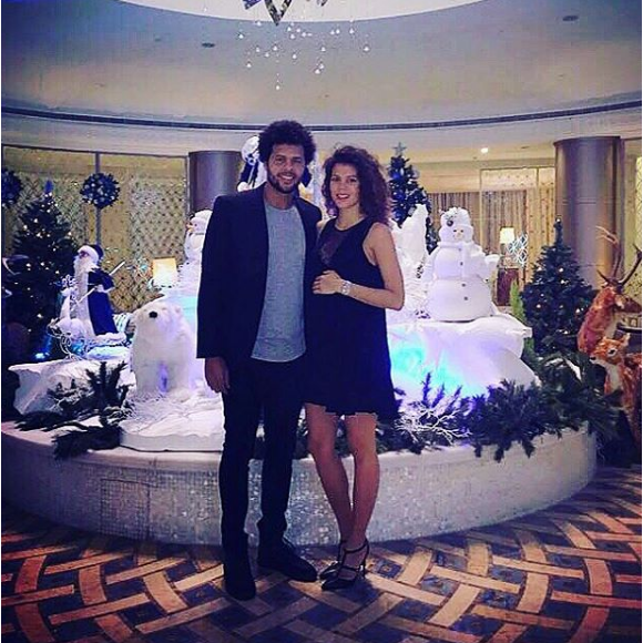 Jo-Wilfried Tsonga fête Noël avec sa compagne,  Noura El Swekh, enceinte de leur premier enfant. Photo postée sur Instagram en décembre 2016.