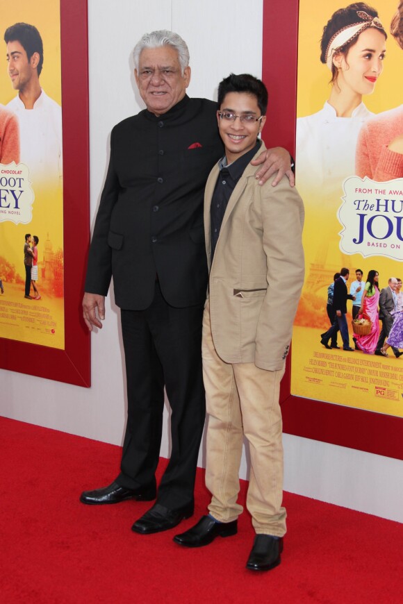 Om Puri et son fils Ishaan Puri - Avant-première du film "Les Recettes du bonheur" ("The Hundred-Foot Journey") au théâtre Ziegfeld à New York, le 4 août 2014.