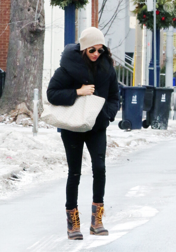 Exclusif - Meghan Markle à Toronto le 28 décembre 2016, se rendant dans un salon de beauté peu avant de s'envoler pour rejoindre le prince Harry. Le couple serait parti le 2 janvier en Norvège pour des vacances à la découverte des aurores boréales.