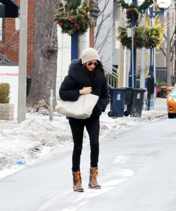 Exclusif - Meghan Markle à Toronto le 28 décembre 2016, se rendant dans un salon de beauté peu avant de s'envoler pour rejoindre le prince Harry. Le couple serait parti le 2 janvier en Norvège pour des vacances à la découverte des aurores boréales.