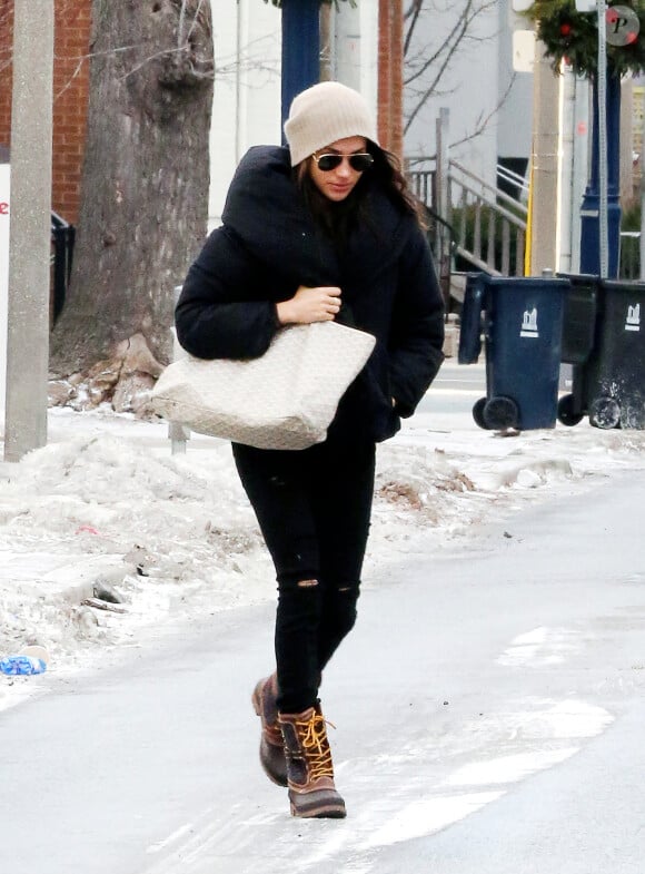 Exclusif - Meghan Markle à Toronto le 28 décembre 2016, se rendant dans un salon de beauté peu avant de s'envoler pour rejoindre le prince Harry. Le couple serait parti le 2 janvier en Norvège pour des vacances à la découverte des aurores boréales.